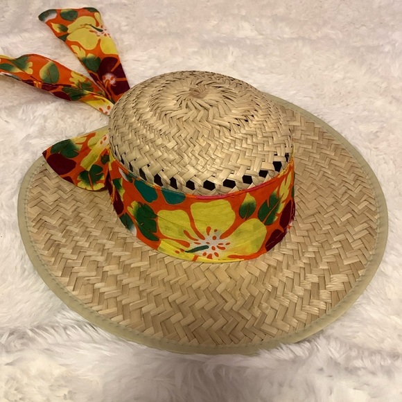 Straw Hat - Picture 1 of 8